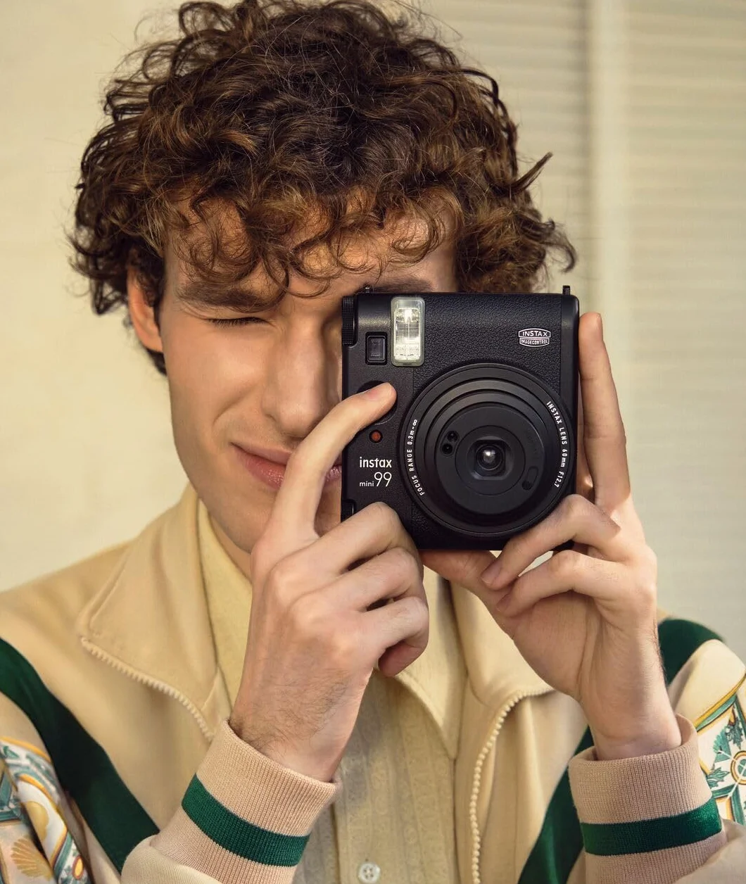 FUJIFILM instax mini 99™ Sofortbildkamera mit Farbdruck | Analoge Sofortdruck-Kamera mit 6 Farbeffekten, 5 Belichtungsstufen, Selfiefunktion sowie Doppelbelichtung & Langzeitmodus | Black