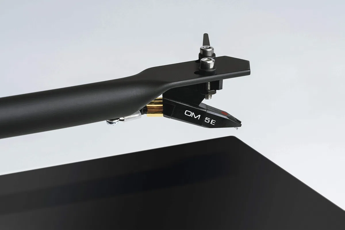 Pro-Ject T1 BT, Audiophiler Einstiegs-Plattenspieler der neuen Generation mit Wireless Audio Streaming und eingebautem Phono-Preamp (Matt Weiß)
